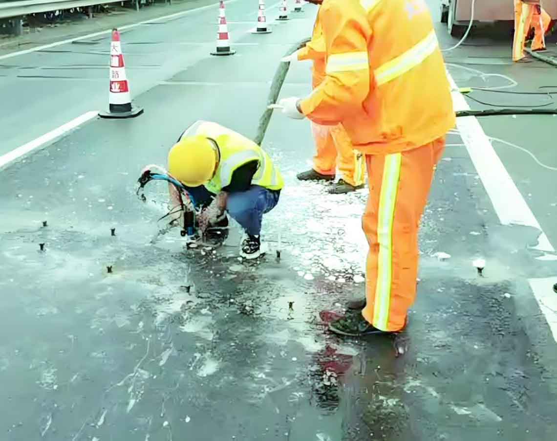 混凝土路面钻孔灌浆
